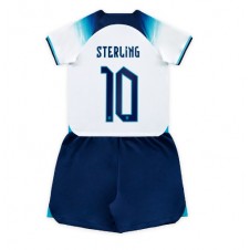 England Raheem Sterling #10 Hemmaställ Barn VM 2022 Korta ärmar (+ Korta byxor)